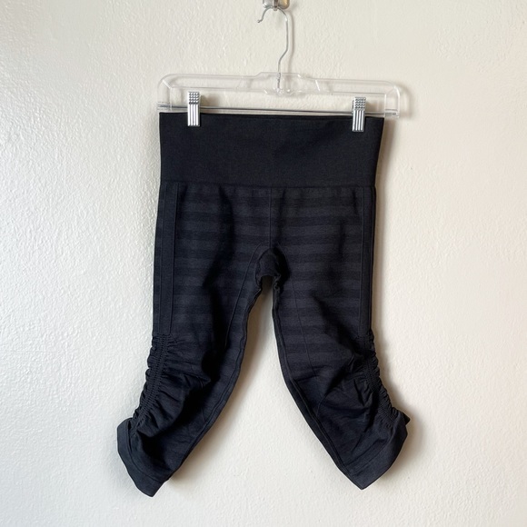 Lululemon In The Flow Crop‎ Leggings Stripe Size 6 - Picture 1 of 6